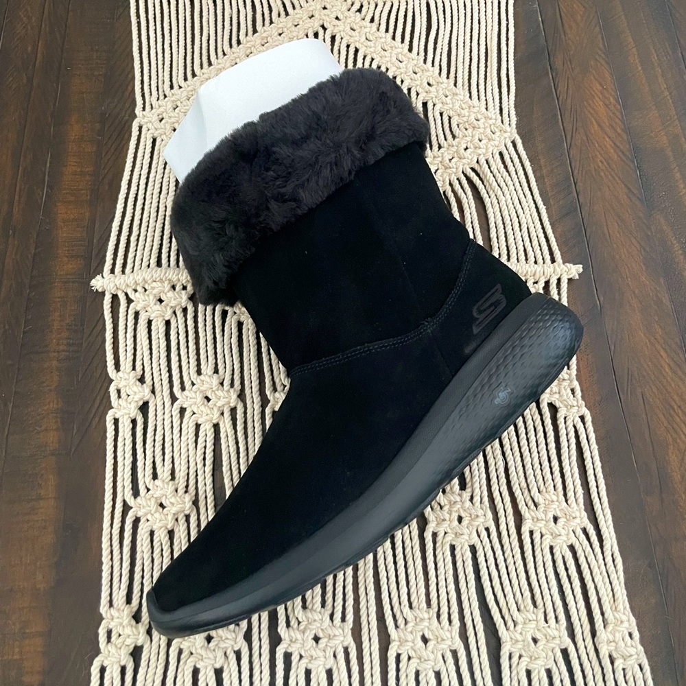 Skechers Suede Winter Boot On-the-Go City 2